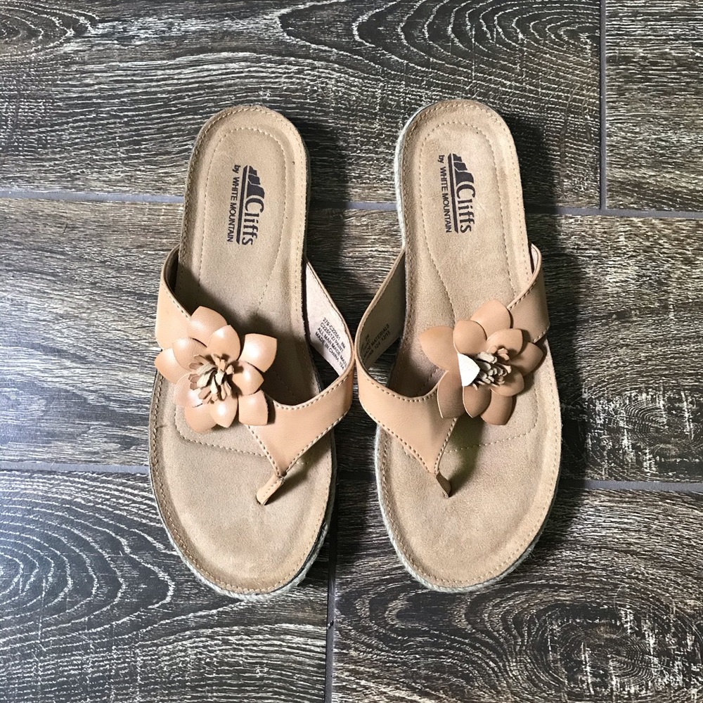 6/$20 + NEW Cliffs Flower Sandals